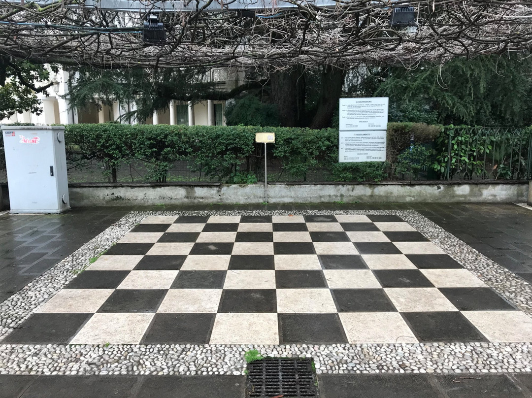 Statua di Pietro d'Abano-阿巴诺泰尔梅必去景点