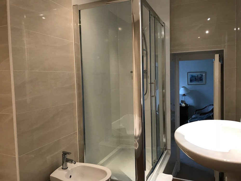 阿斯特利河畔酒店主图