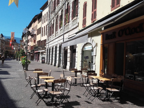 Montagnole旅游景点-Beer o'clock