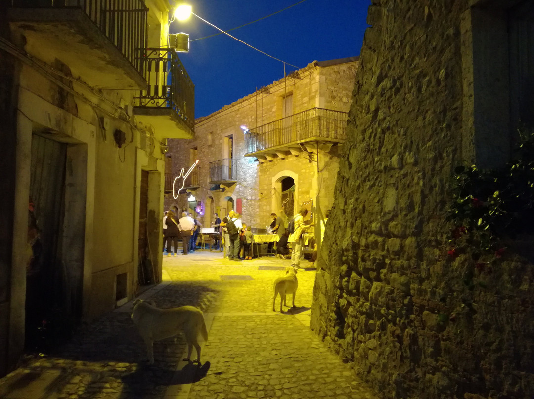 Accadia旅游景点-Rione Fossi