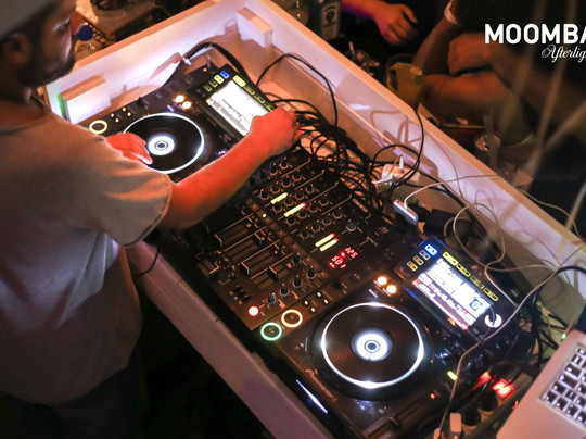 Moomba Afterlight-Andros Town必去景点