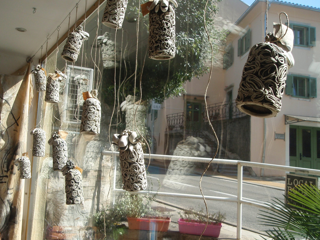 Local Books & Crafts Adamic-欧帕提亚必去景点