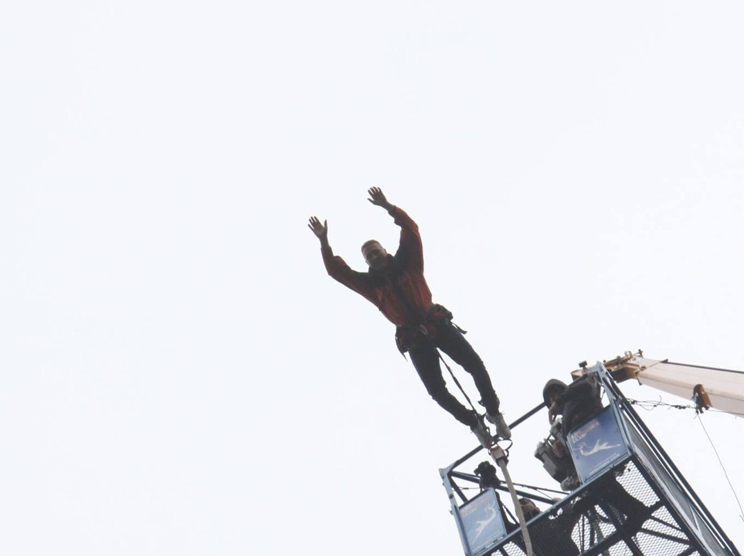 UK Bungee Club - Manchester 160ft Bungee Jump景点图片