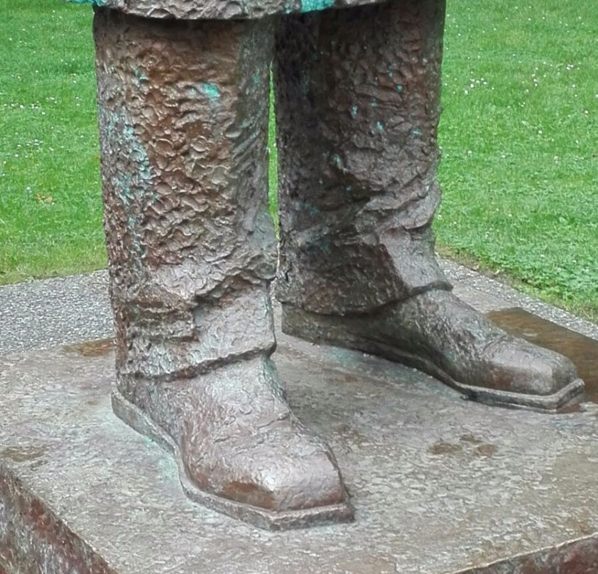 Friedrich-Engels-Denkmal-伍珀塔尔必去景点