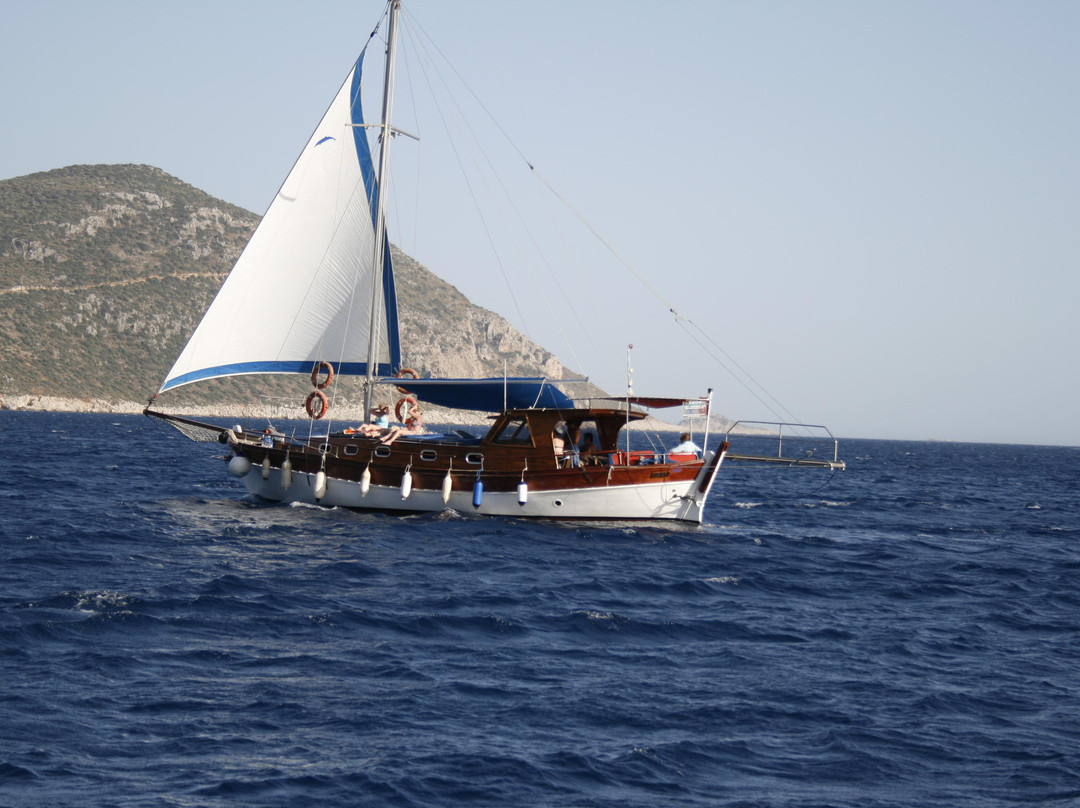 Zeus Boat - Daily Boat Trip-卡尔坎必去景点