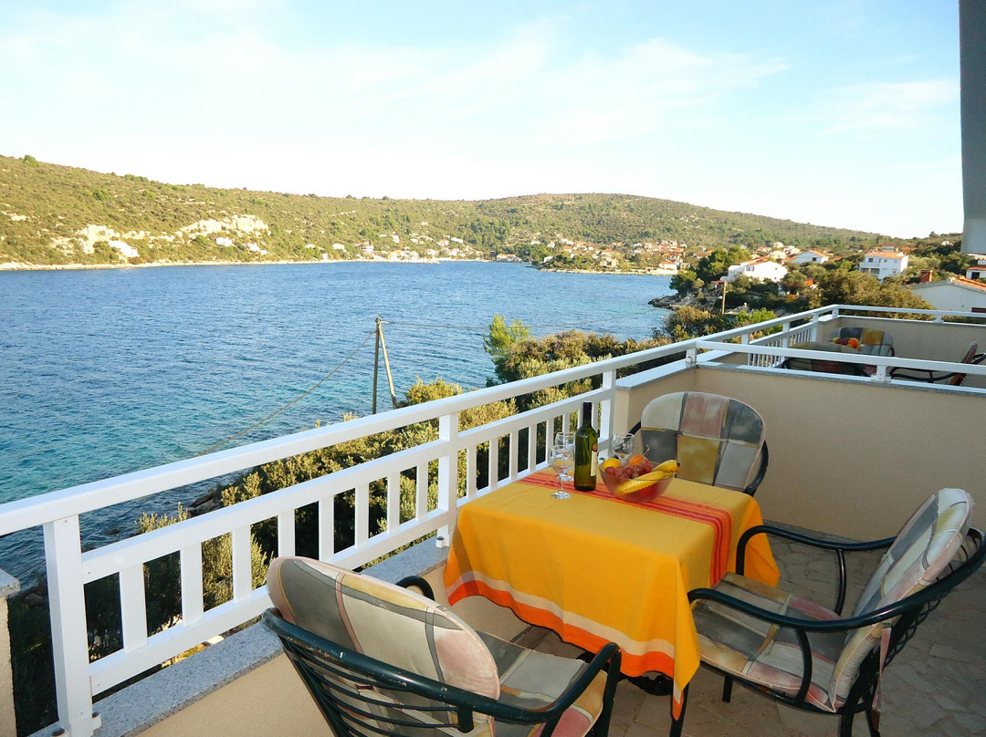 Apartments Drvenik Veli