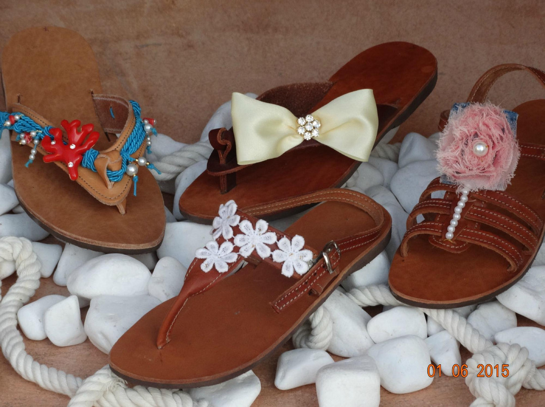 Mikres Dimiourgies-Fanes必去景点