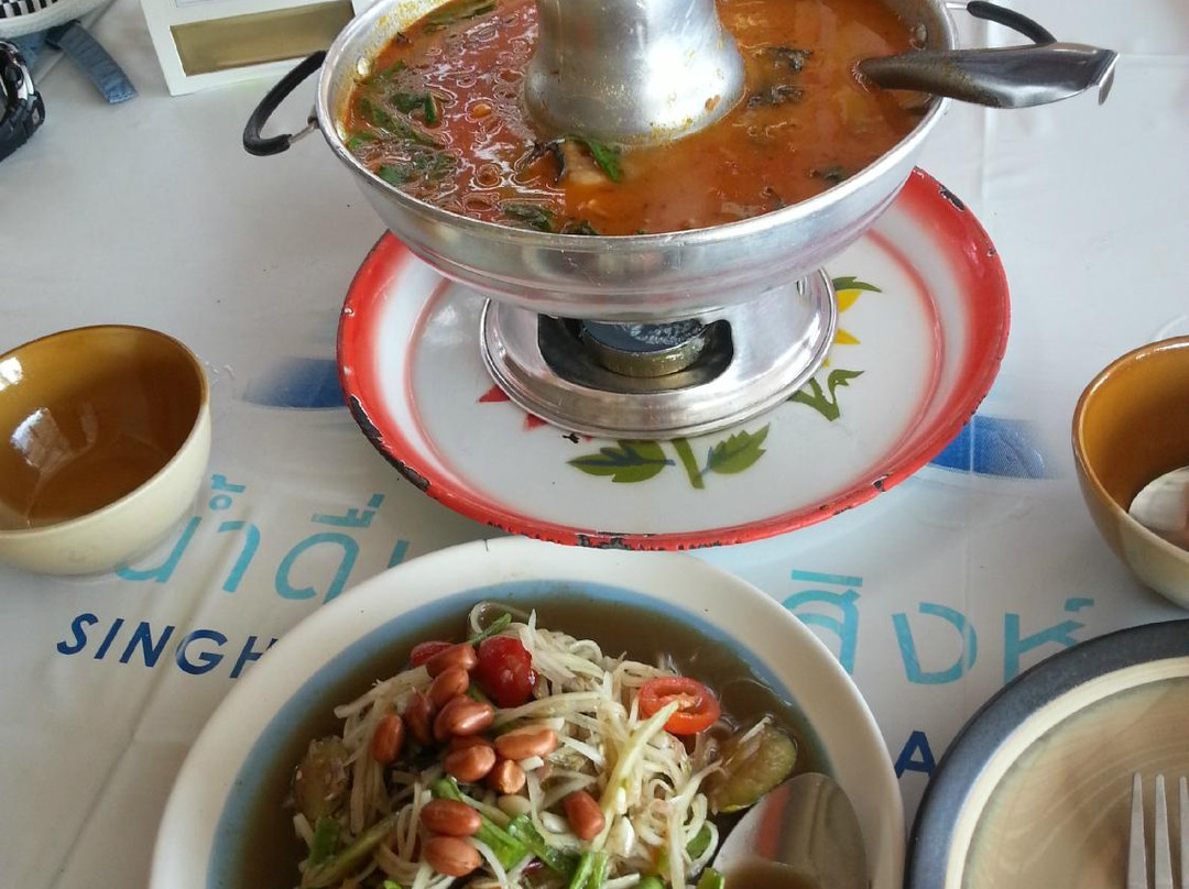 ร้านอาหาร เฉลียงกว๊าน