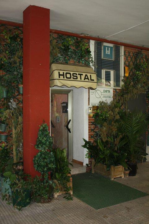 Tres Cantos酒店住宿-Hostal Tres Cantos