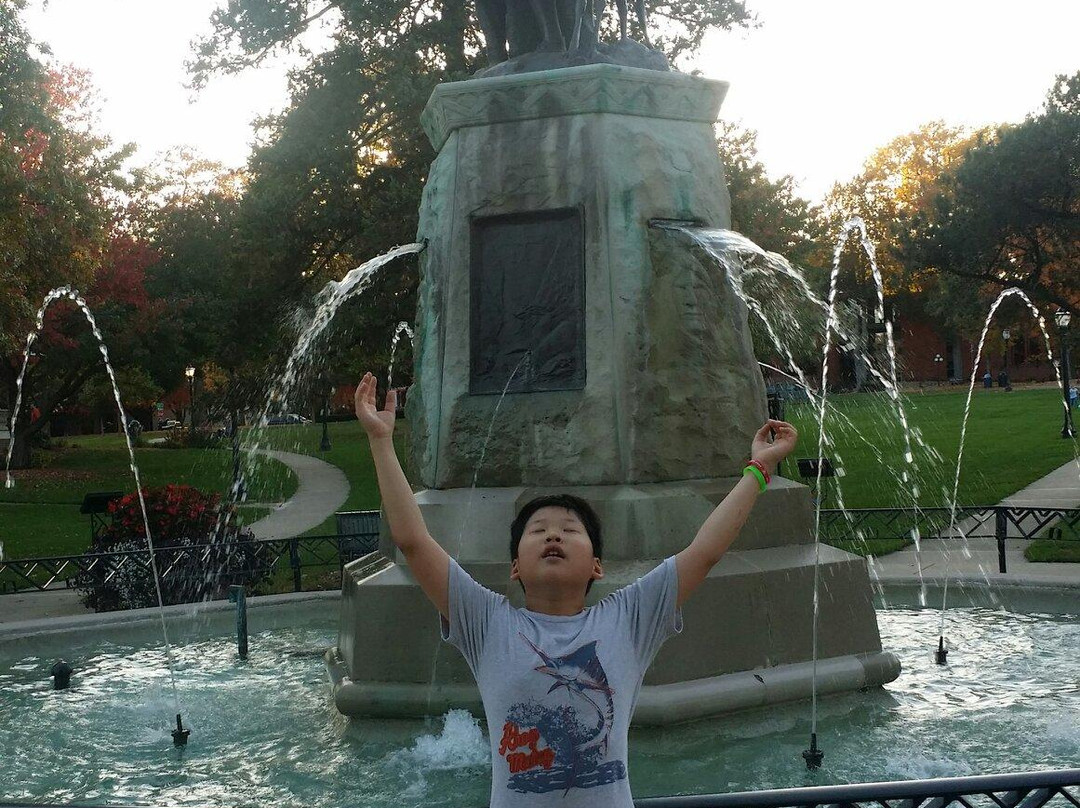 West Side Park-尚贝恩必去景点