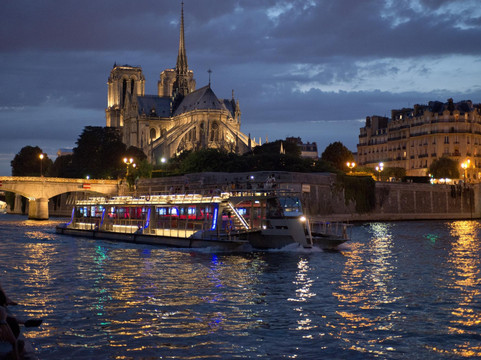Bateaux Parisiens 游船-巴黎必去景点