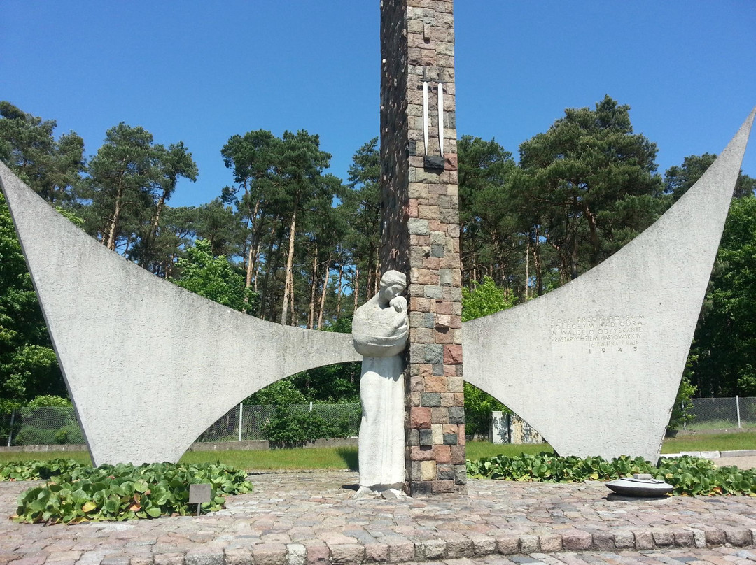 Cmentarz wojenny 1 Armii Wojska Polskiego景点图片