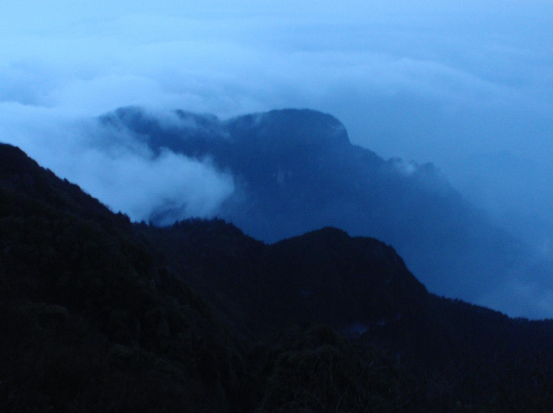 峨眉山金顶景点图片