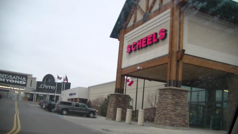 Holiday Village Mall-大瀑布市必去景点