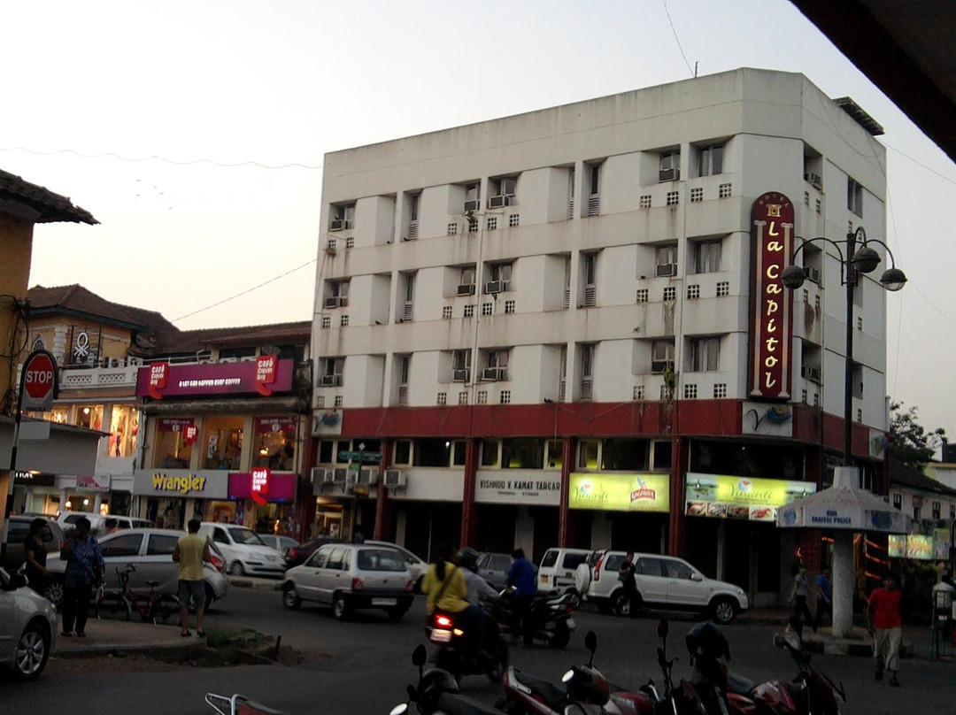 Hotel La Capitol主图