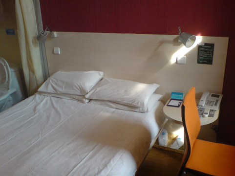 香槟小镇酒店主图