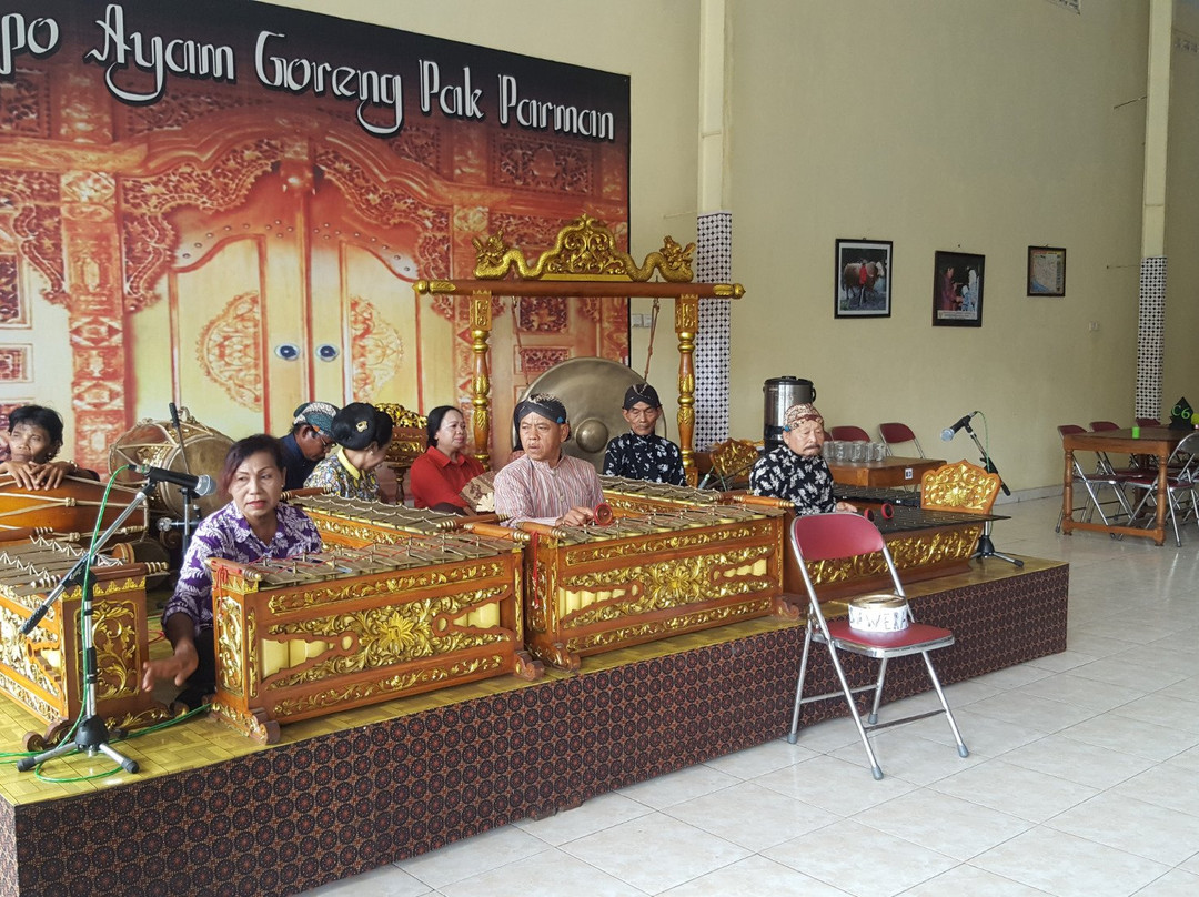 Sitimulyo餐馆和美食-RM Ayam Goreng Pak Parman