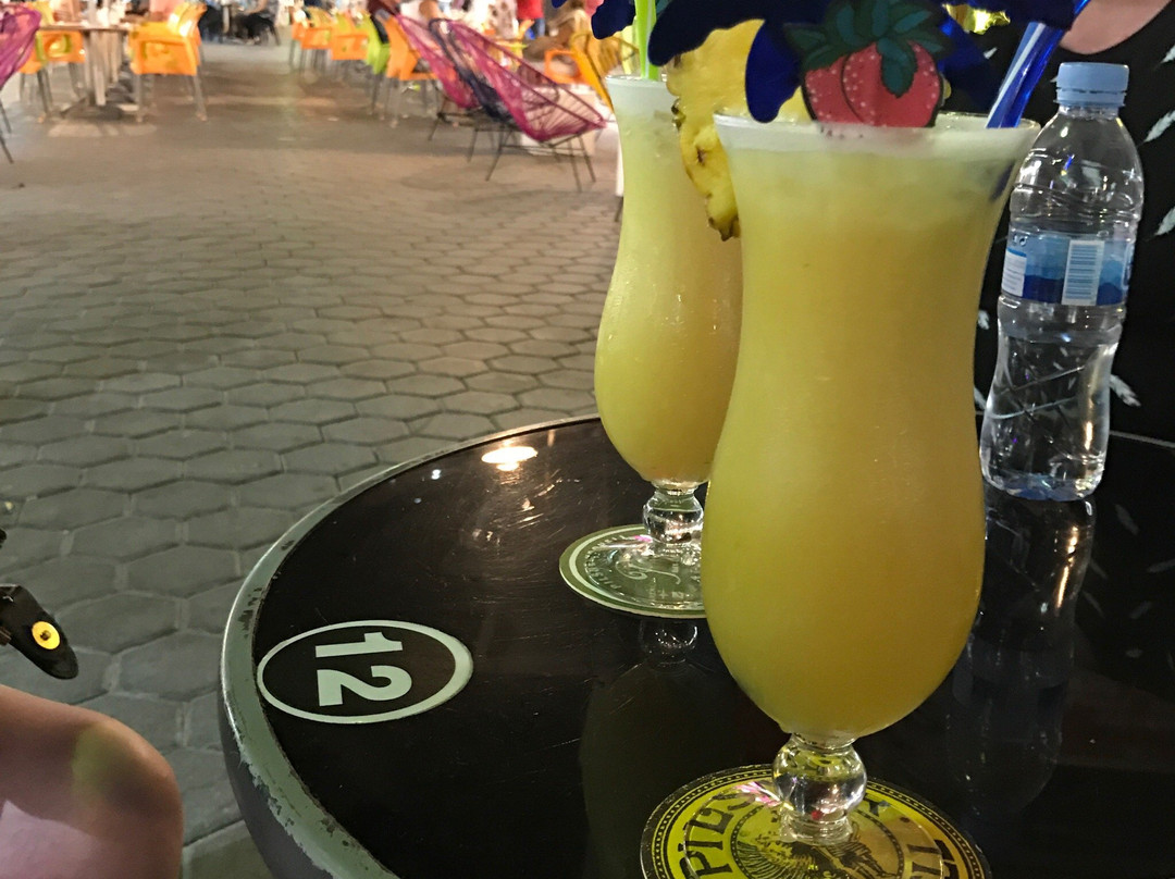 Jonny's Cocktail Bar & Bistro主图
