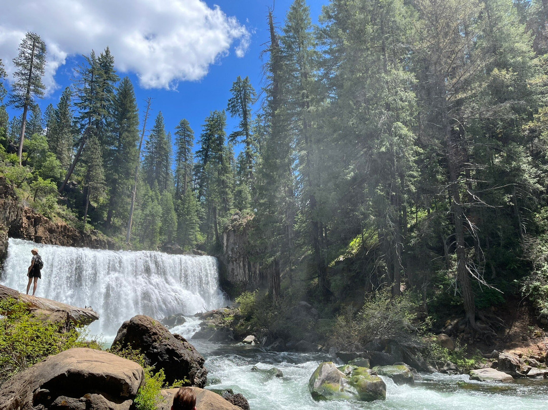 McCloud River’s Three Waterfalls景点图片
