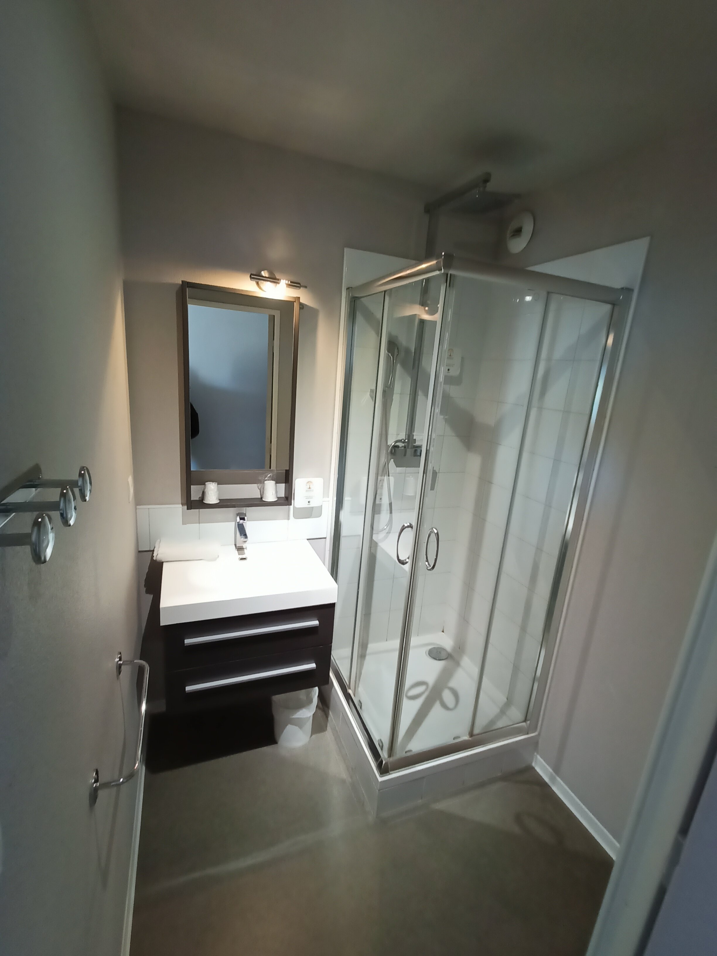 Adonis Hotel Bayonne-浴室