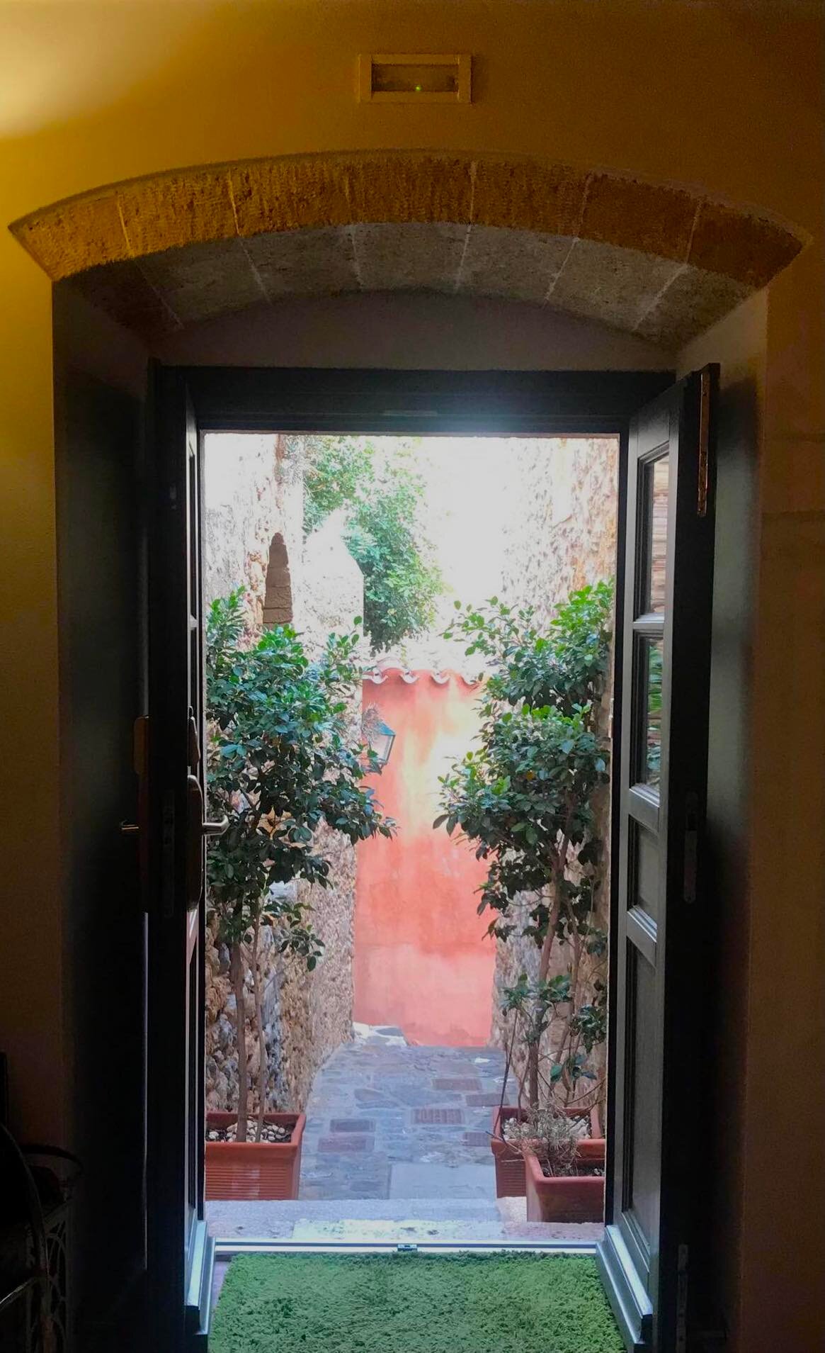 Moni Emvasis Luxury Suites-浴室
