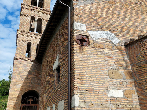 Chiesa dei Santi Abbondio e Abbondanzio-Rignano Flaminio必去景点