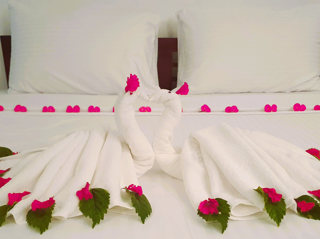 伊甸园假日村庄酒店主图