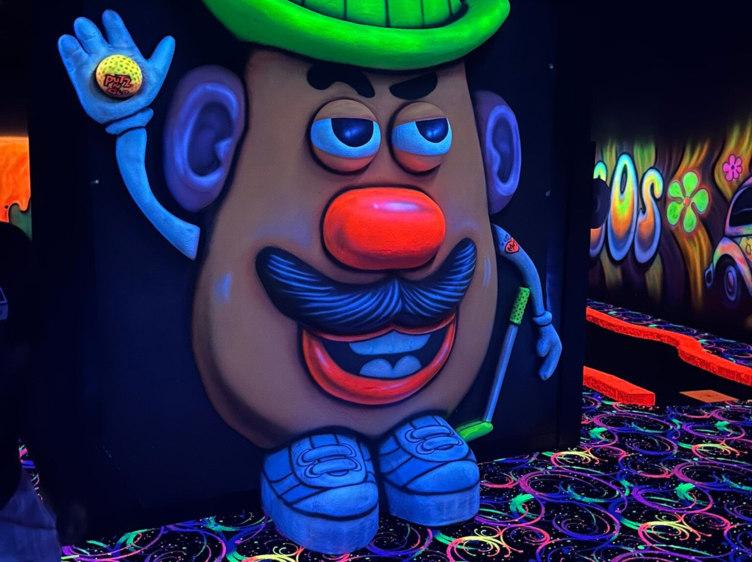 Putz n Glo Black Light Mini Golf-拉皮德城必去景点