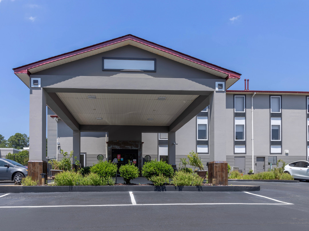Red Roof Inn & Suites Clinton, MS