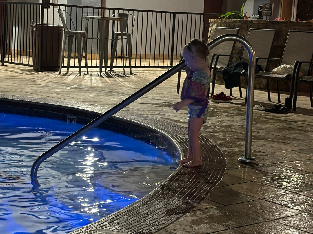 鸽子谷假日酒店主图