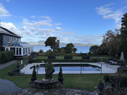 黑天鹅湖景精品酒店主图