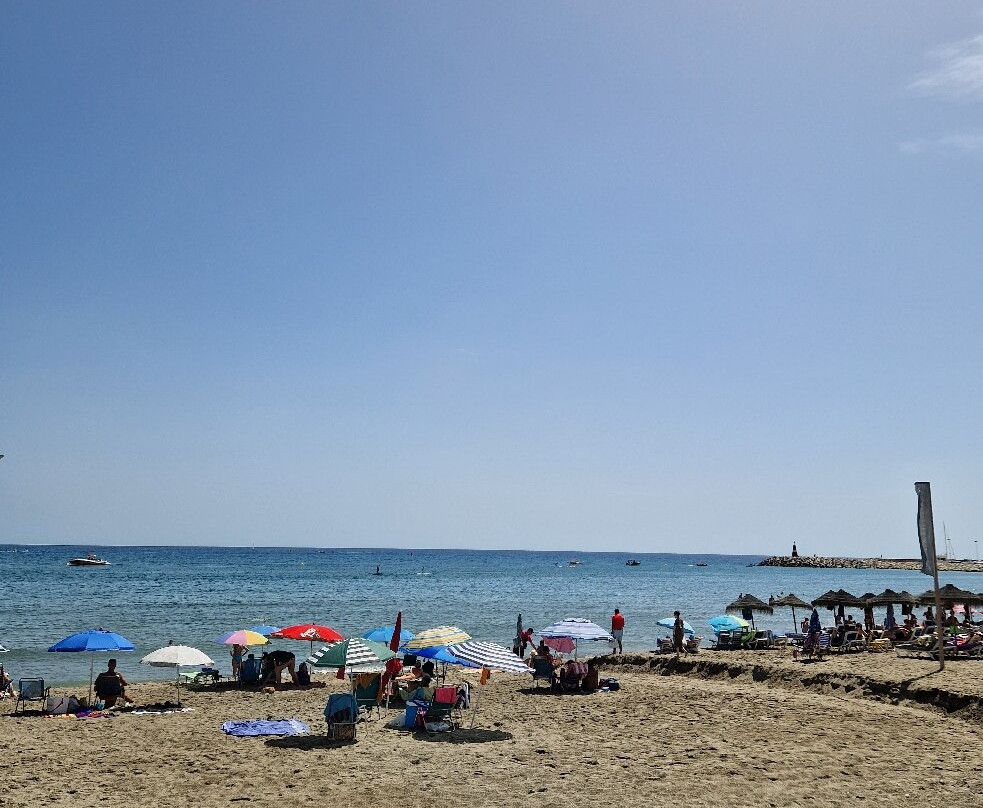 Playa de la Carihuela-托雷莫里诺斯必去景点