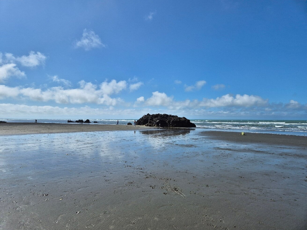 Sumner Beach (Cave Rock)景点图片
