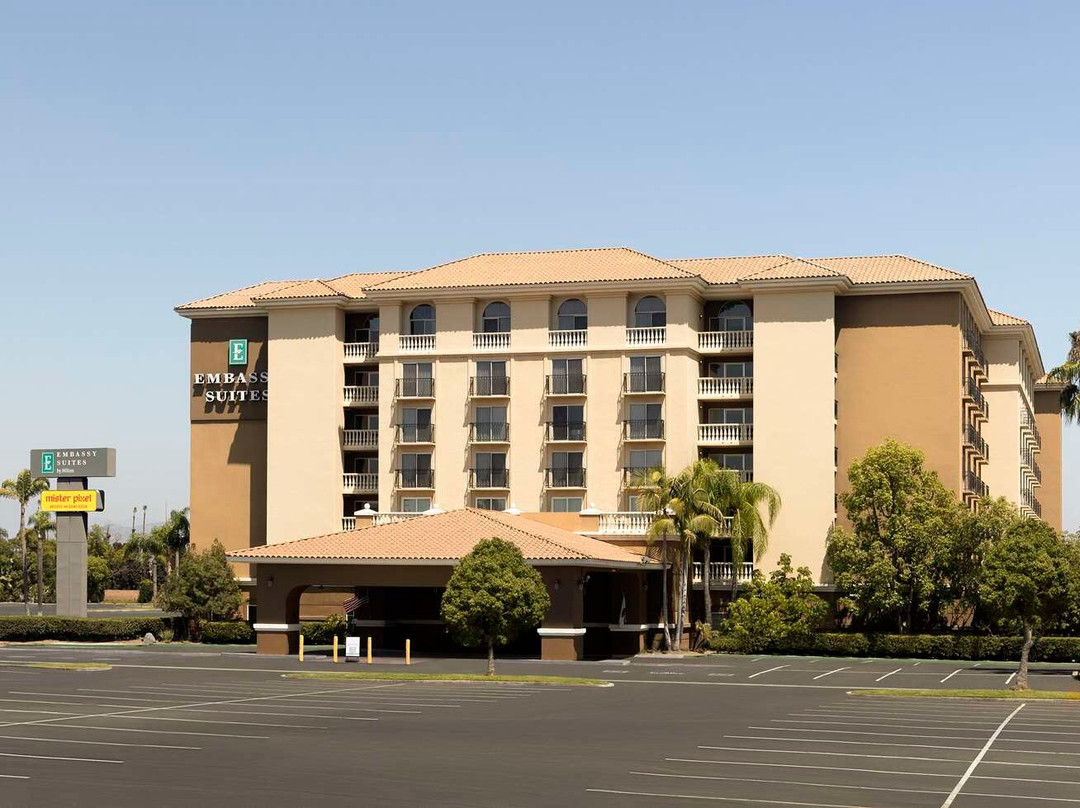 北阿纳汉姆希尔顿合博套房酒店主图