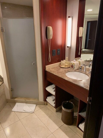 基多万豪酒店主图