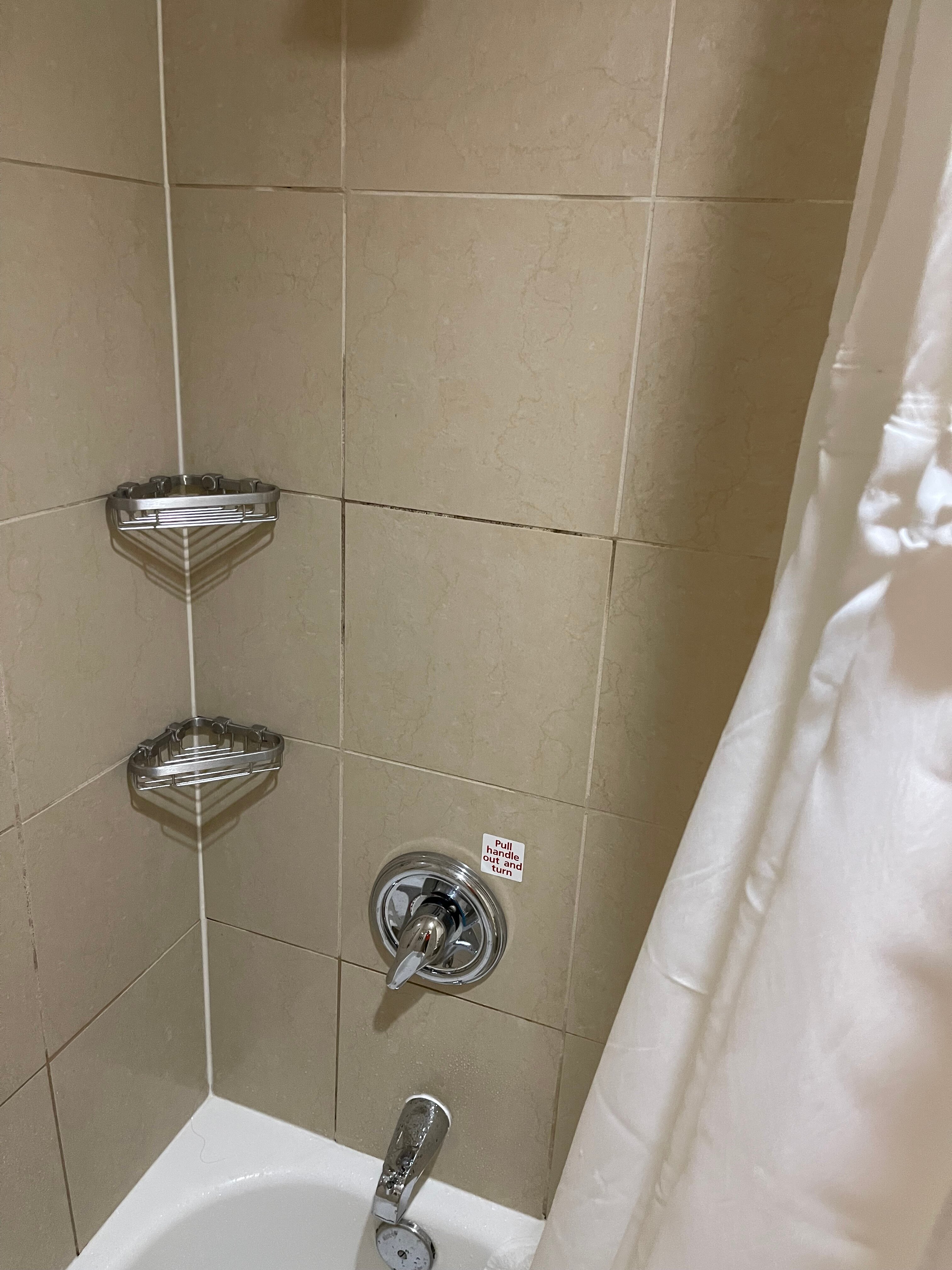 Hilton Fort Wayne at the Grand Wayne Convention Center-浴室