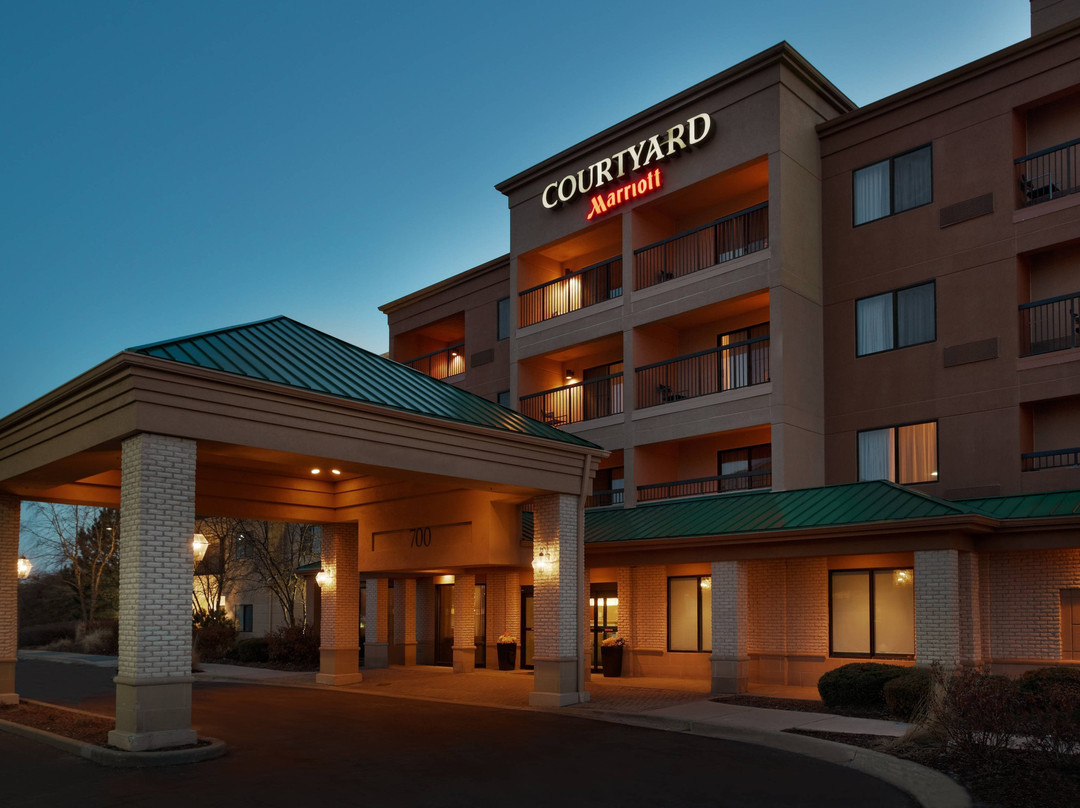 Courtyard Chicago St. Charles主图