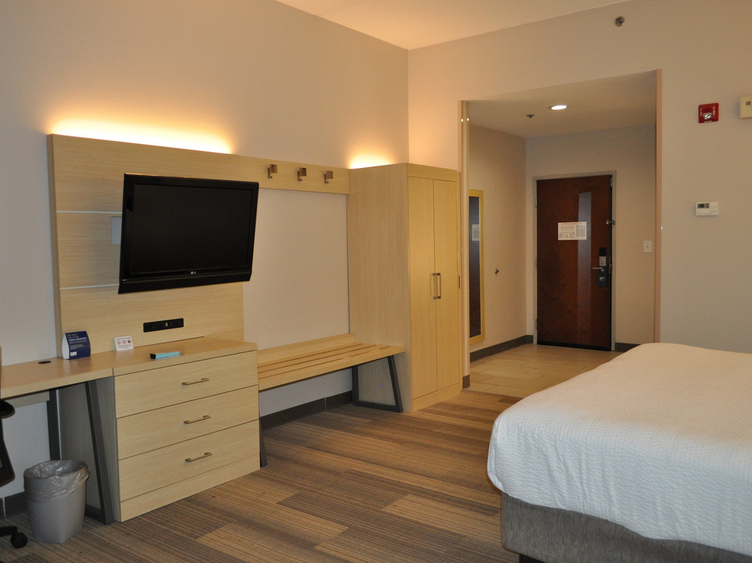 Holiday Inn Express & Suites Byram by IHG主图