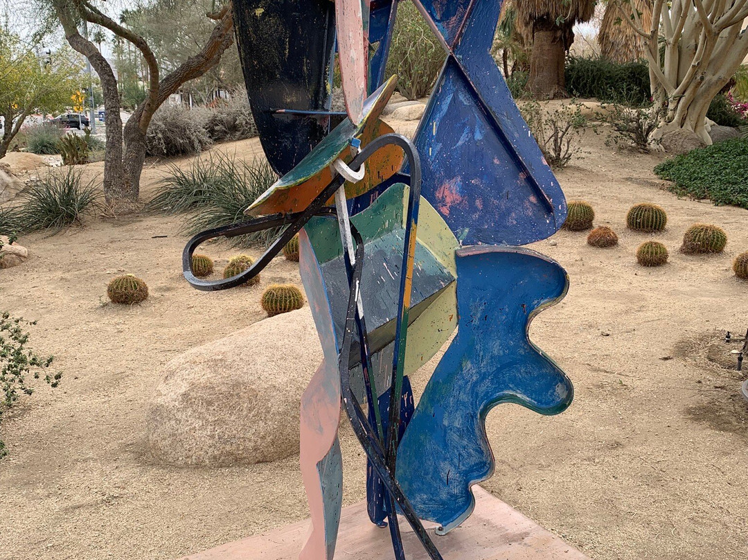 Faye Sarkowsky Sculpture Garden-棕榈沙漠必去景点