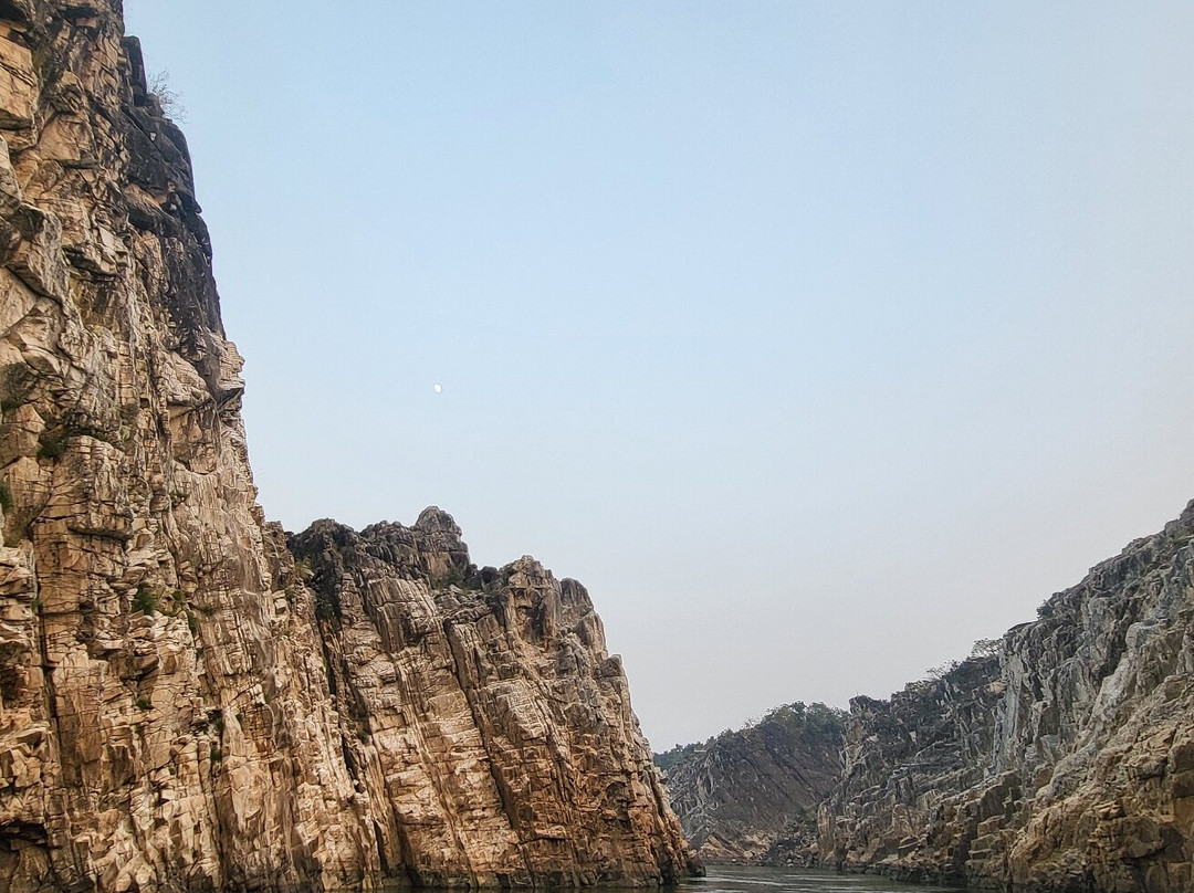 Marble Rocks at Bhedaghat-贾巴尔普尔必去景点