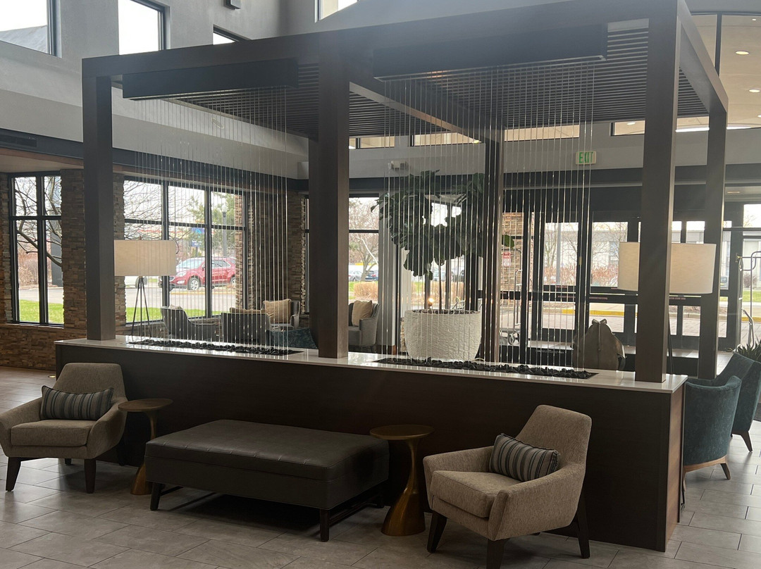 Embassy Suites by Hilton Detroit Metro Airport主图