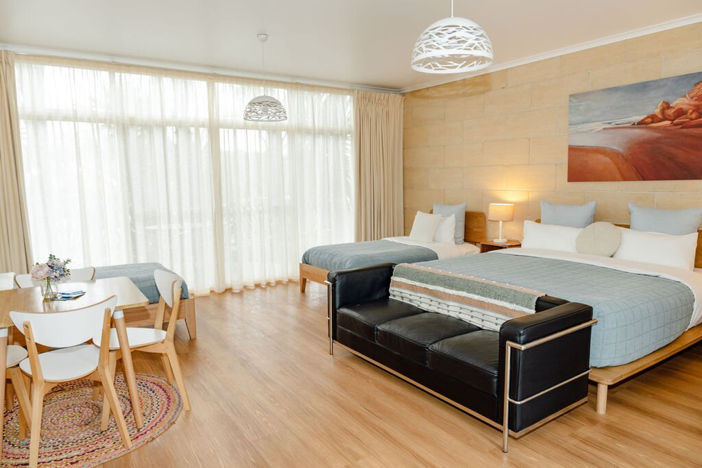 左舷汽车旅馆主图