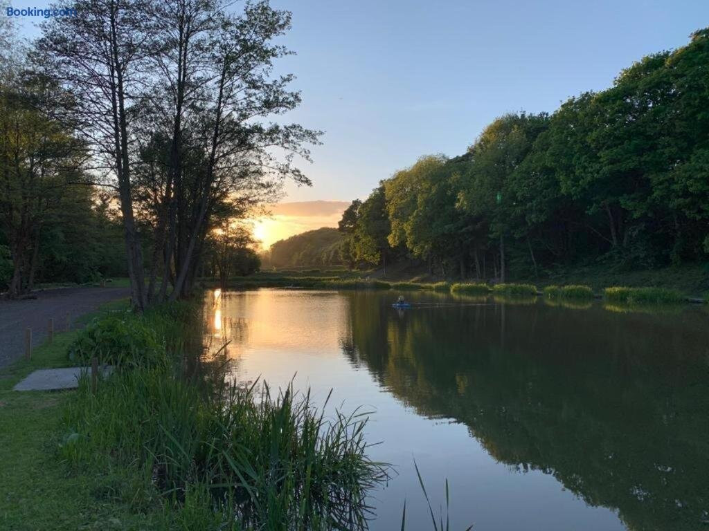Barlow Fishery Camping & Caravan Site