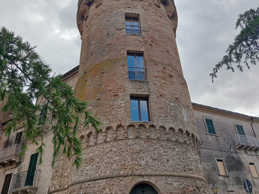 Torre Bassano-瓦斯托必去景点