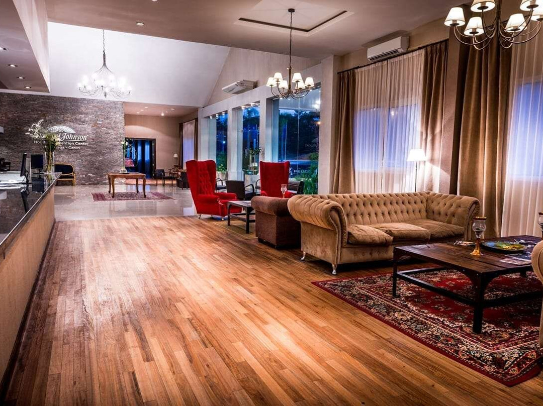 Carilo酒店住宿-Howard Johnson Hotel and Convention Center Madariaga Carilo