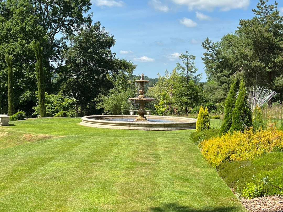 Broughton Grange Garden景点图片