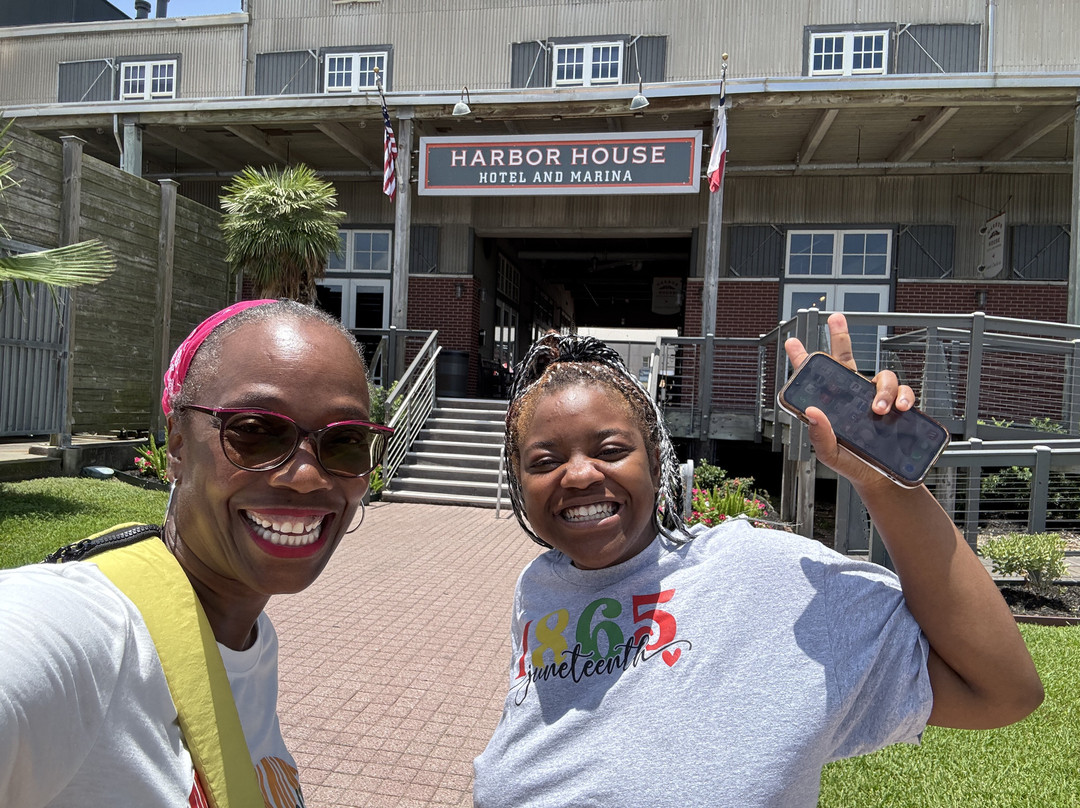 海港码头之家酒店主图