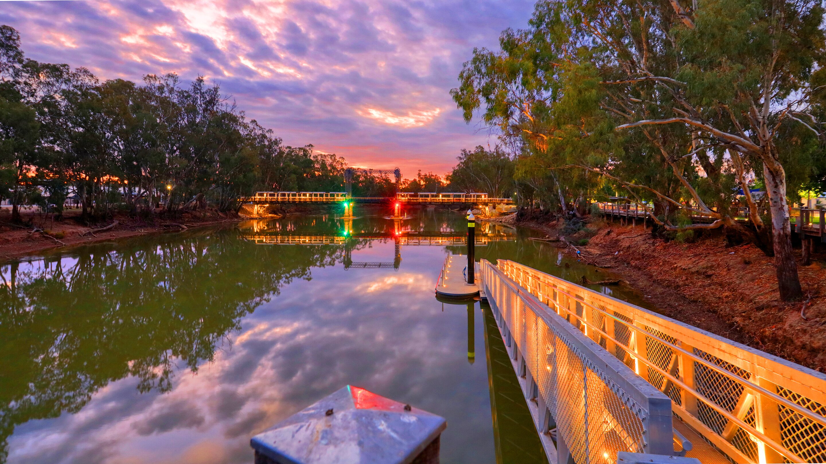 Riverland Motel-官方