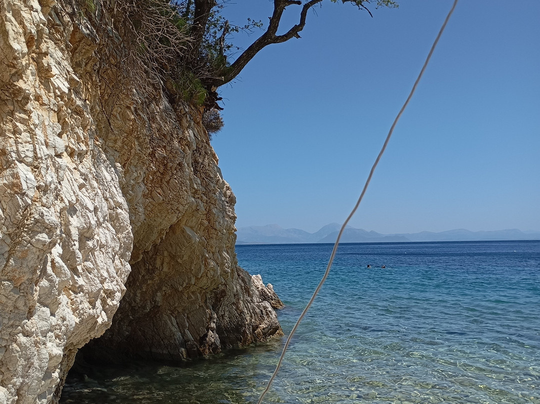 Paralía Fríkes-Frikes必去景点