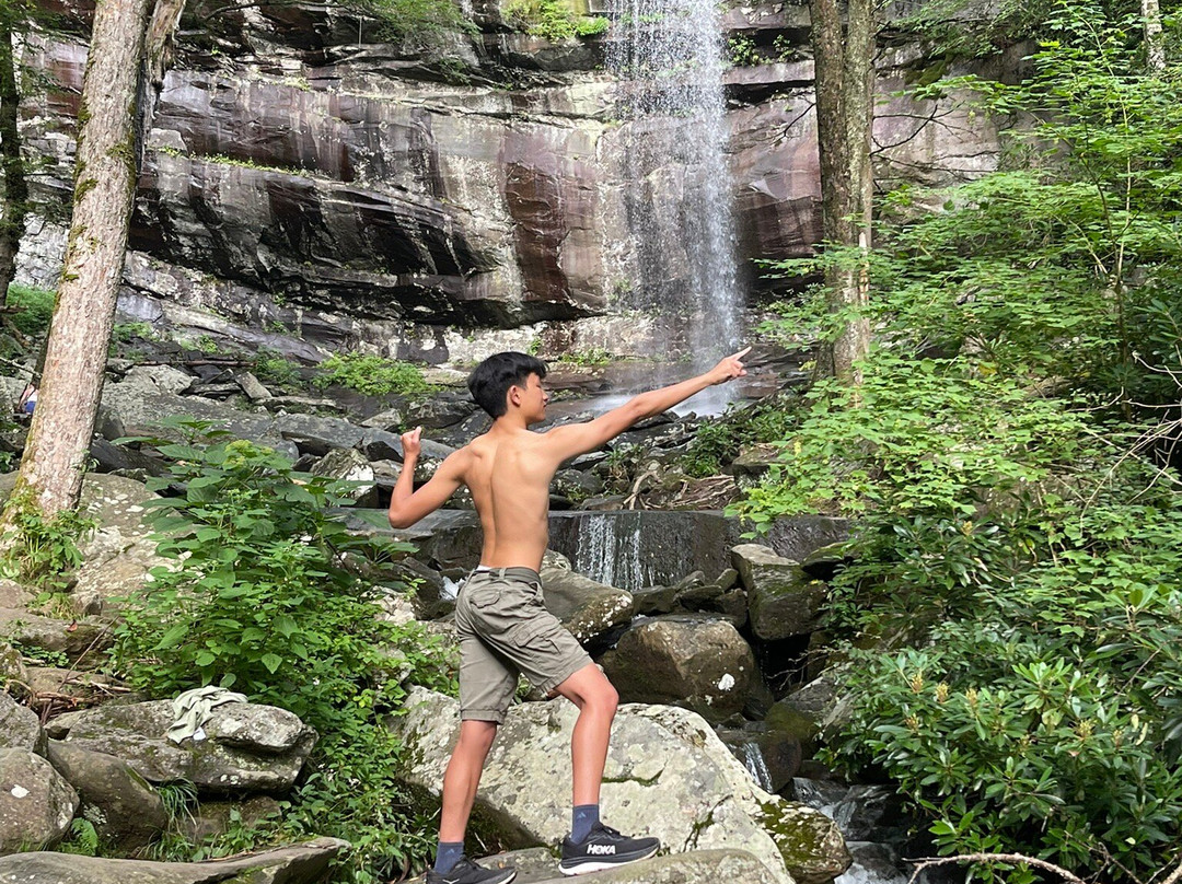 Rainbow Falls Trail-大雾山国家公园必去景点